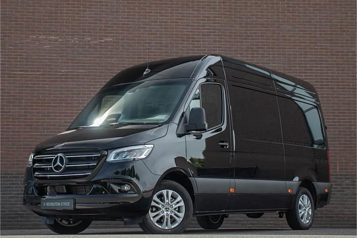 Zwart (metallic) Occasion 2024 Mercedes Sprinter Van | € 53.950 (Super prijs) - Afbeelding 1/3