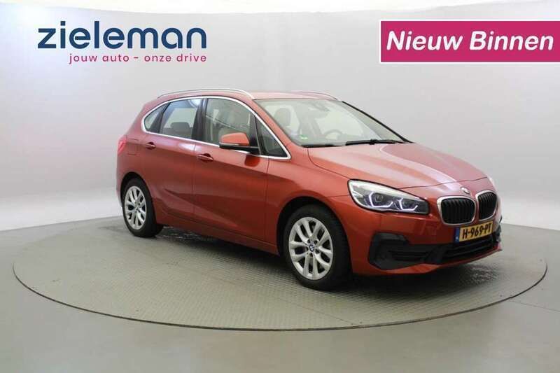 Oranje Gebruikt 2020 BMW 225 Executive MPV | € 18.845 (Eerlijke prijs) - Afbeelding 1/4