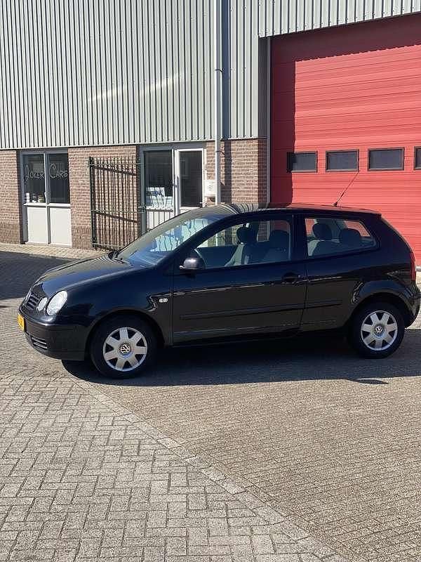 Gebruikt 2002 VW Polo Highline Sedan | € 1.399 (Eerlijke prijs) - Afbeelding 1/4