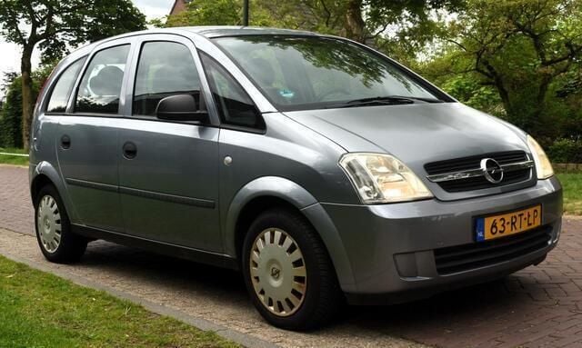Grijs Gebruikt 2005 Opel Meriva Essentia MPV | € 1.850 (Eerlijke prijs) - Afbeelding 1/4