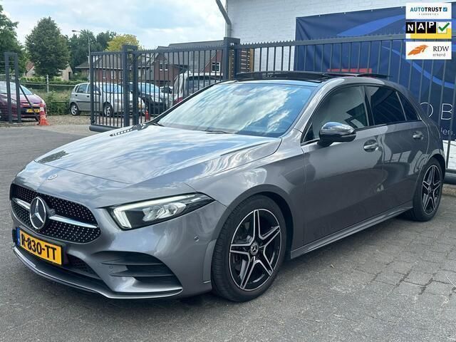 Grijs Gebruikt 2018 Mercedes A200 Business Hatchback | € 21.988 (Eerlijke prijs) - Afbeelding 1/4