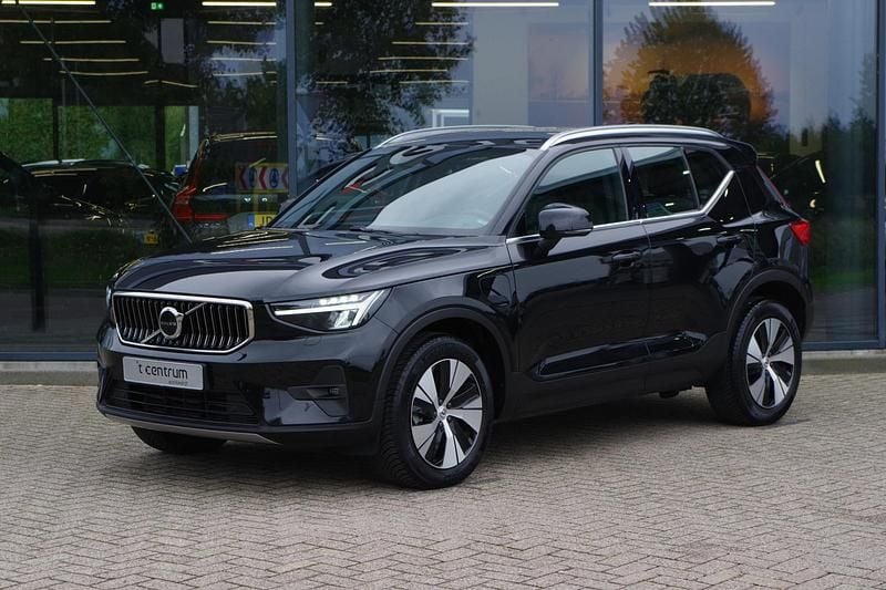 Zwart Gebruikt 2023 Volvo XC40 Plus SUV | € 38.950 (Goede deal) - Afbeelding 1/4