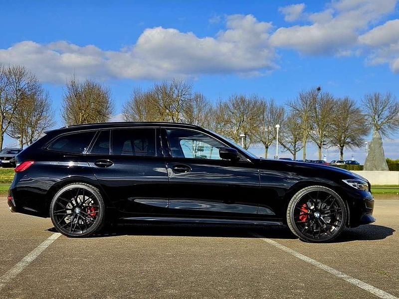Zwart Gebruikt 2021 BMW 330 Executive Stationwagen | € 29.950 (Eerlijke prijs) - Afbeelding 1/4