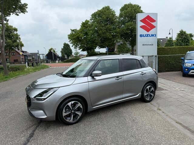 Zilver Gebruikt 2024 Suzuki Swift Style Hatchback | € 21.750 (Iets duurder) - Afbeelding 1/4