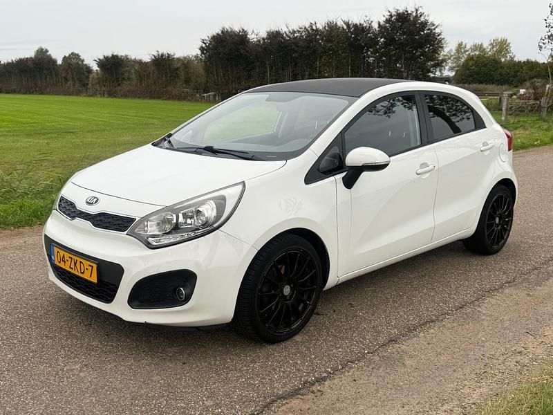 Wit Gebruikt 2012 Kia Rio Hatchback | € 4.450 (Super prijs) - Afbeelding 1/4