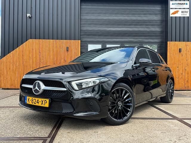 Zwart Gebruikt 2020 Mercedes A180 Business Hatchback | € 21.999 (Super prijs) - Afbeelding 1/4