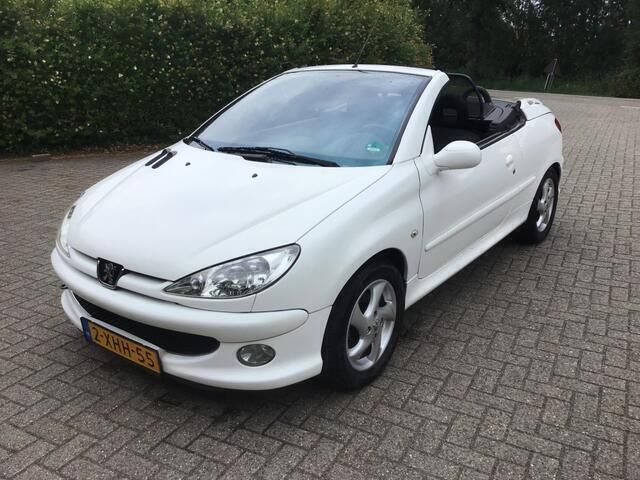 Wit Gebruikt 2006 Peugeot 206 CC Cabriolet | € 1.950 (Eerlijke prijs) - Afbeelding 1/4