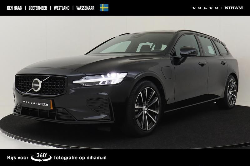 Zwart Gebruikt 2024 Volvo V60 Plus Stationwagen | € 45.890 (Iets duurder) - Afbeelding 1/2
