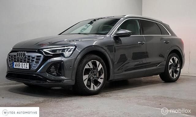 Grijs Gebruikt 2023 Audi Q8 e-tron S-Line SUV | € 68.950 (Duur) - Afbeelding 1/4