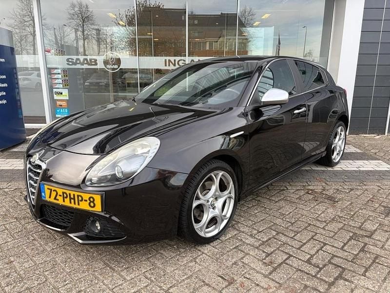 Zwart Gebruikt 2011 Alfa Romeo Giulietta Distinctive Hatchback | € 7.950 (Eerlijke prijs) - Afbeelding 1/4
