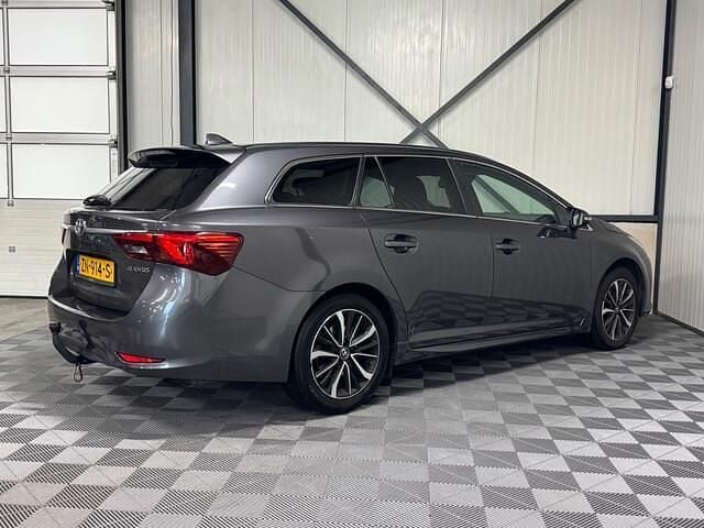 Occasion Toyota Avensis Skyview Edition 147 PK (108 kW) 2019 Grijs Stationwagen