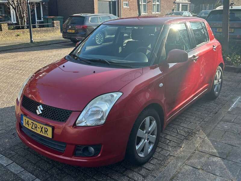 Rood Gebruikt 2008 Suzuki Swift Hatchback | € 1.800 (Super prijs) - Afbeelding 1/4