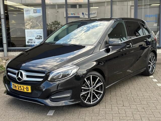 Zwart Gebruikt 2018 Mercedes B180 Ambition MPV | € 16.950 (Duur) - Afbeelding 1/4