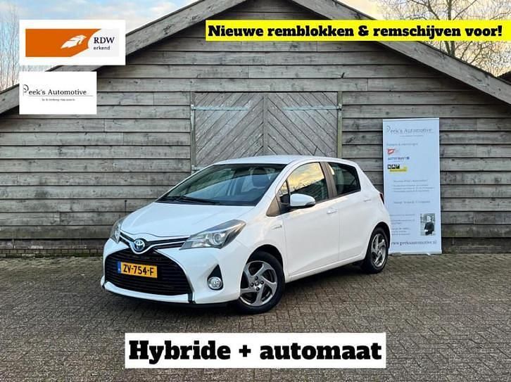 Wit Occasion 2015 Toyota Yaris Hatchback | € 11.945 (Eerlijke prijs) - Afbeelding 1/4