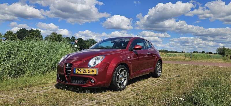 Rood Gebruikt 2013 Alfa Romeo MiTo Hatchback | € 7.500 (Iets duurder) - Afbeelding 1/4
