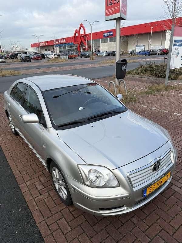 Occasion Toyota Avensis Luna 129 PK (94 kW) 2003 Zilver Hatchback