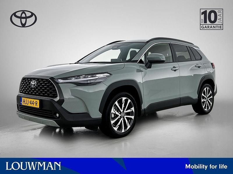 Groen metallic Occasion 2025 Toyota Corolla Cross Style SUV | € 35.950 (Eerlijke prijs) - Afbeelding 1/4