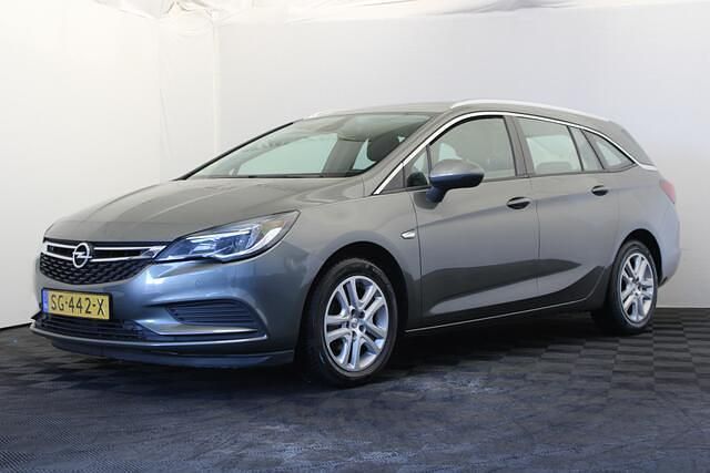 Grijs Gebruikt 2018 Opel Astra Business Stationwagen | € 6.450 (Iets duurder) - Afbeelding 1/4