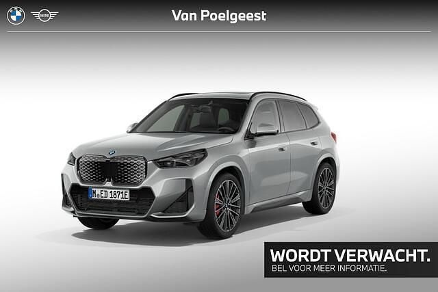 Bmw individual special request lakkleur (490) Nieuw 2025 BMW iX1 M Sport SUV | € 65.006 (Duur) - Afbeelding 1/4