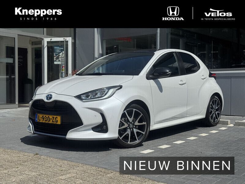 Wit Gebruikt 2021 Toyota Yaris Hybrid Executive Hatchback | € 24.950 (Iets duurder) - Afbeelding 1/4