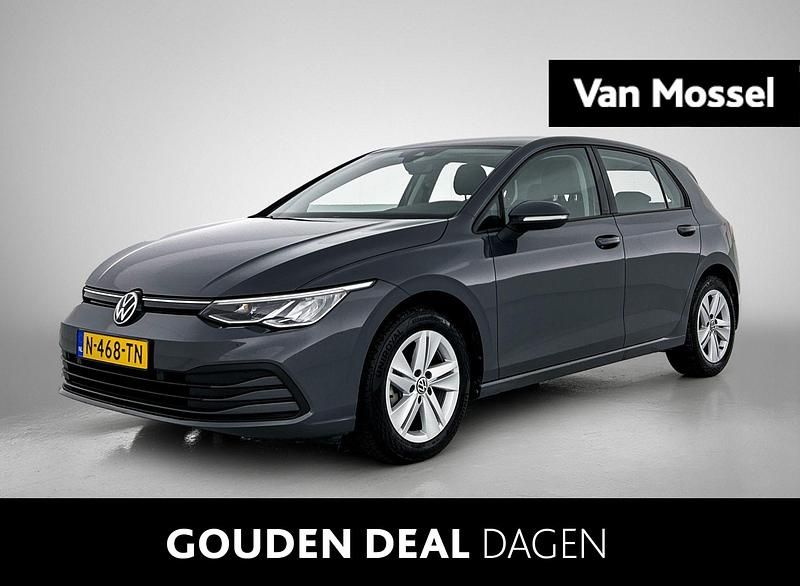 Grijs Gebruikt 2022 VW Golf VIII Life Hatchback | € 22.400 (Eerlijke prijs) - Afbeelding 1/4