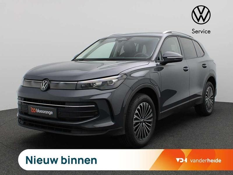 Grijs (metallic) Nieuw 2025 VW Tiguan Edition SUV | € 47.750 (Super prijs) - Afbeelding 1/3