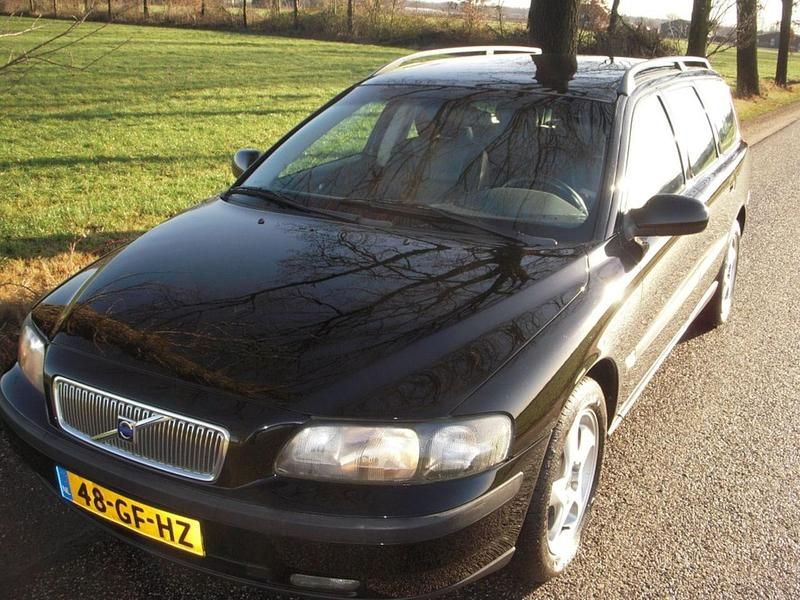 Zwart (metallic) Occasion 2000 Volvo V70 Stationwagen | € 2.900 - Afbeelding 1/4