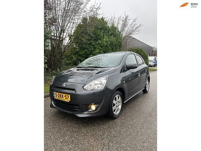 Grijs (metallic) Occasion 2015 Mitsubishi Space Star Intense Hatchback | € 3.950 (Goede deal) - Afbeelding 1/4