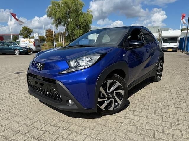 Blauw Gebruikt 2025 Toyota Aygo Pulse Hatchback | € 20.945 (Eerlijke prijs) - Afbeelding 1/4
