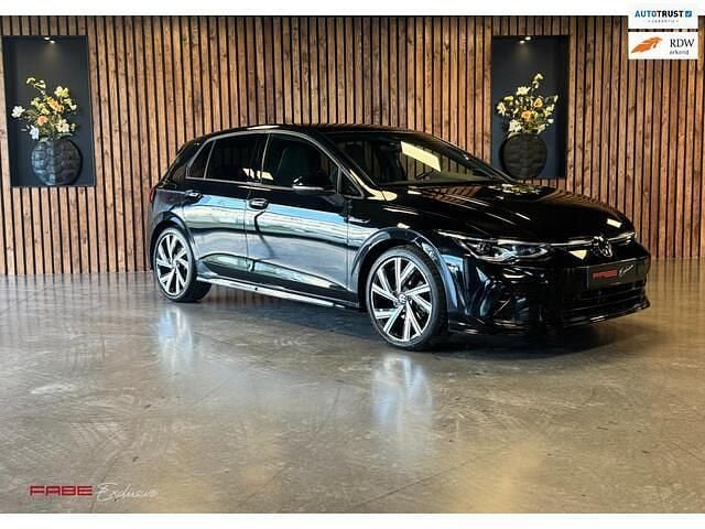 Zwart Occasion 2024 VW Golf VIII R-line Hatchback | € 29.900 (Goede deal) - Afbeelding 1/4