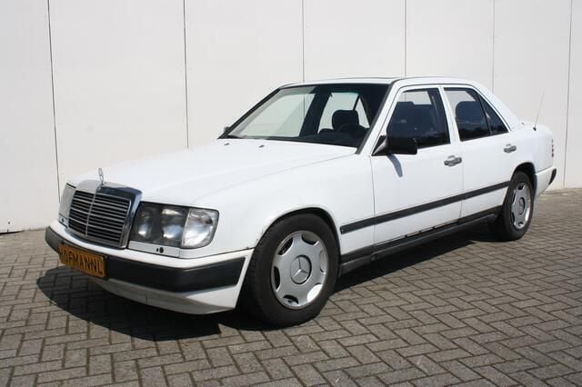 Wit Gebruikt 1985 Mercedes 200 Sedan | € 7.900 - Afbeelding 1/4