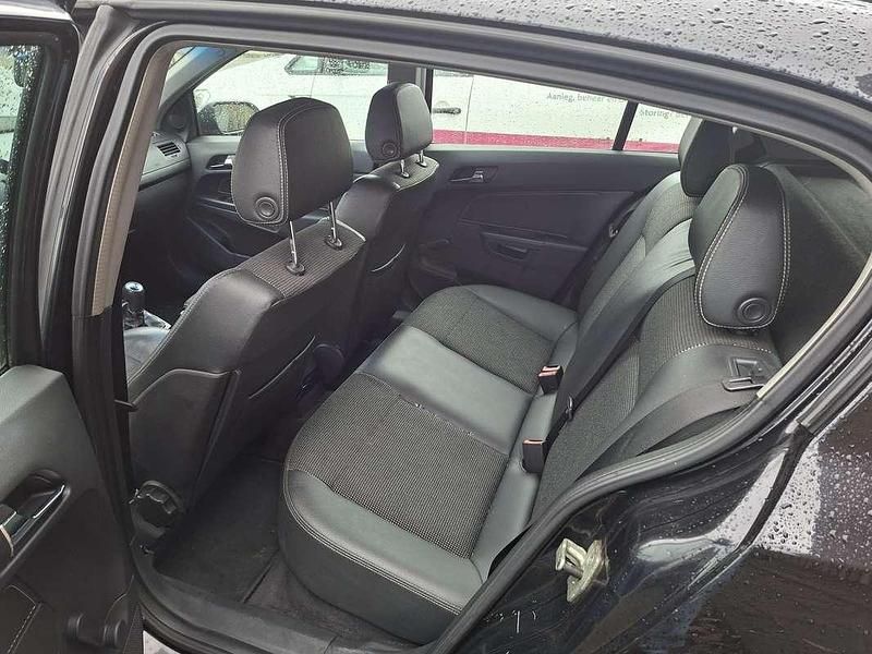 Zwart Occasion 2004 Opel Astra Elegance Hatchback | € 1.500 (Eerlijke prijs) - Afbeelding 1/4