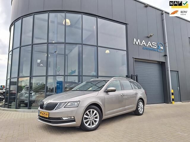 Occasion Skoda Octavia Business Line 116 PK (85 kW) 2017 Geel (metallic) Stationwagen