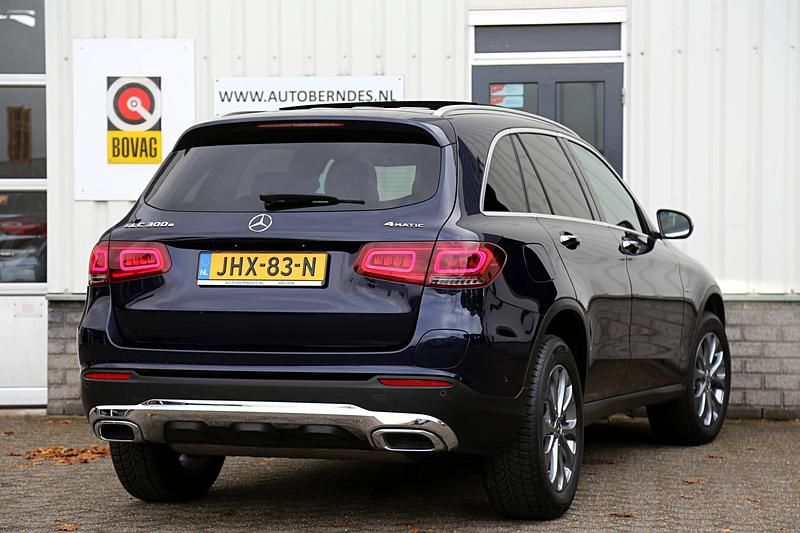 Occasion Mercedes GLC300e AMG 320 PK (235 kW) 2021 Blauw SUV