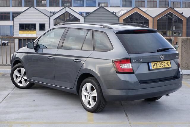 Occasion Skoda Fabia Ambition 90 PK (66 kW) 2016 Grijs (metallic) Stationwagen