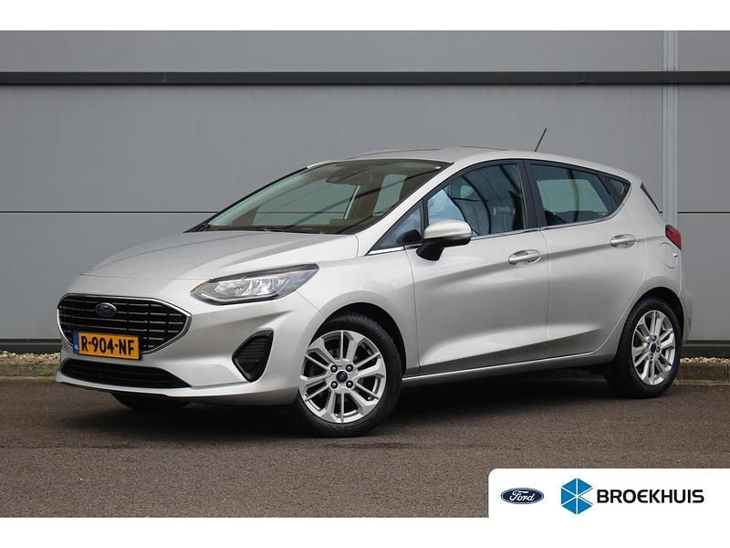 Grijs Gebruikt 2022 Ford Fiesta Titanium Hatchback | € 13.750 (Goede deal) - Afbeelding 1/4