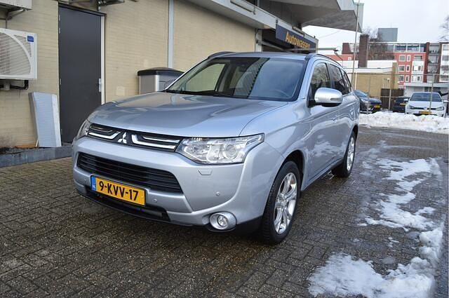 Grijs Occasion 2013 Mitsubishi Outlander Intense+ SUV | € 12.500 (Eerlijke prijs) - Afbeelding 1/4