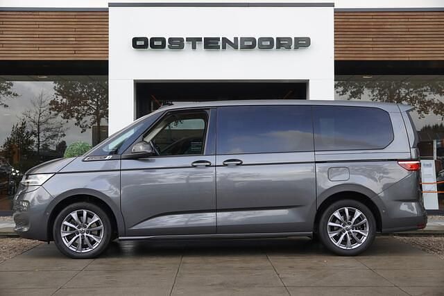 Grijs Gebruikt 2022 VW Multivan Pro Van | € 52.900 - Afbeelding 1/4