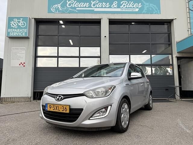 Grijs Occasion 2014 Hyundai i20 Hatchback | € 3.850 (Eerlijke prijs) - Afbeelding 1/4
