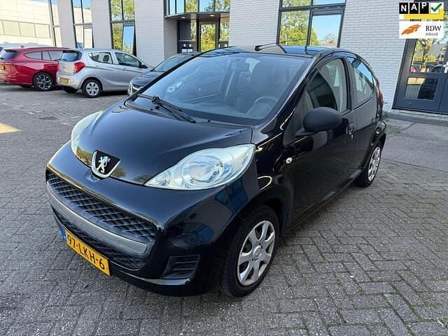 Zwart Gebruikt 2010 Peugeot 107 Hatchback | € 2.950 (Goede deal) - Afbeelding 1/4