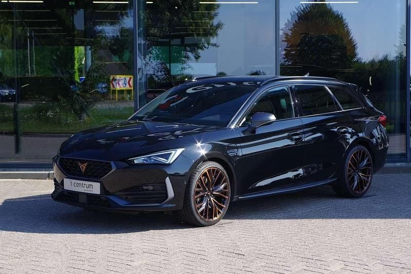 Zwart Gebruikt 2022 Cupra Leon VZ Stationwagen | € 29.500 (Eerlijke prijs) - Afbeelding 1/4
