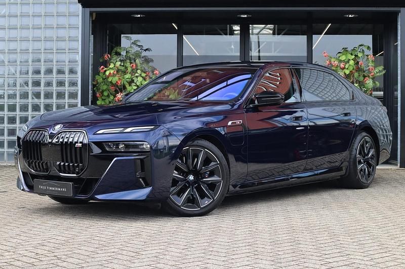 Blauw Gebruikt 2024 BMW M760e M Sport Sedan | € 149.950 (Eerlijke prijs) - Afbeelding 1/4