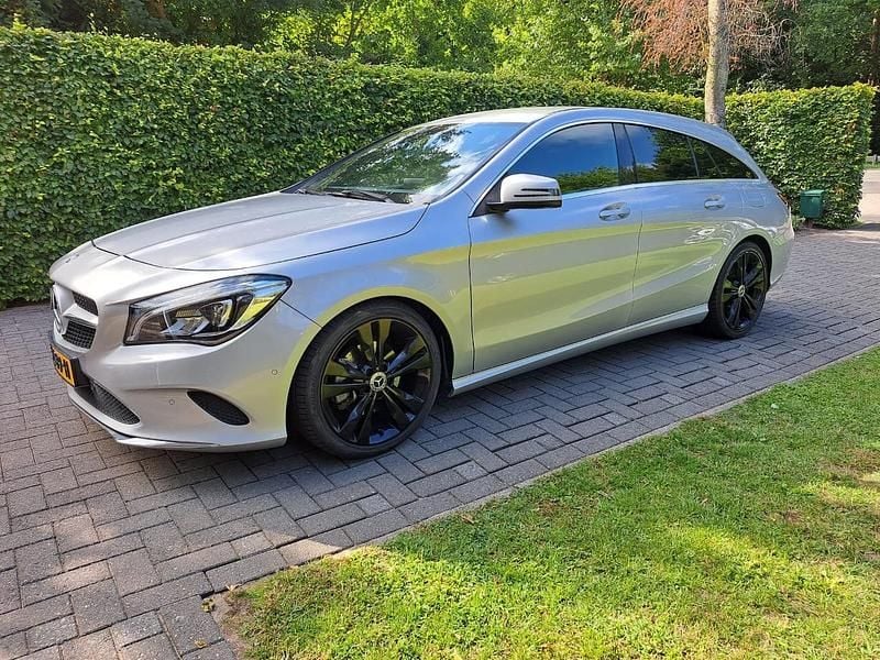 Grijs (metallic) Occasion 2017 Mercedes CLA180 Shooting Brake Business Stationwagen | € 19.500 (Eerlijke prijs) - Afbeelding 1/4