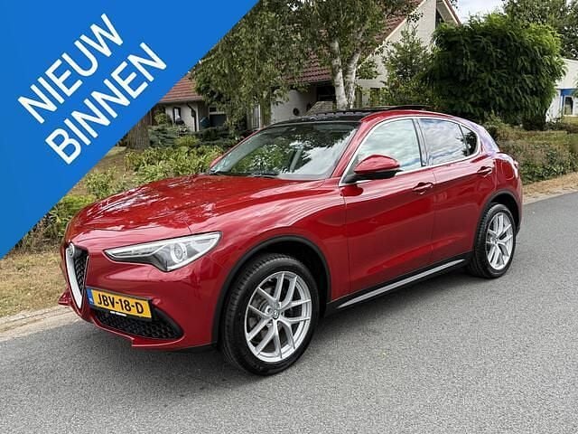 Rood Gebruikt 2017 Alfa Romeo Stelvio SUV | € 27.995 (Eerlijke prijs) - Afbeelding 1/4