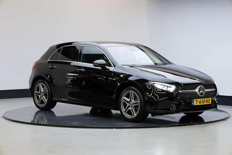 Zwart Gebruikt 2020 Mercedes A250 AMG Hatchback | € 24.450 (Eerlijke prijs) - Afbeelding 1/4