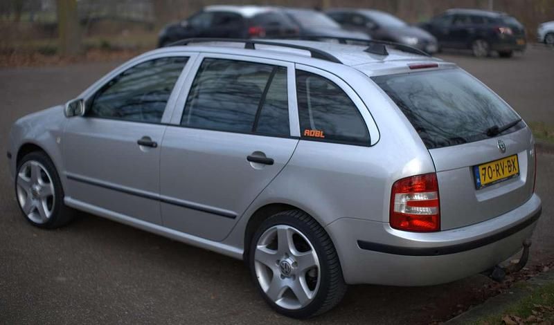 Zilver Occasion 2005 Skoda Fabia Elegance Stationwagen | € 1.000 (Goede deal) - Afbeelding 1/4