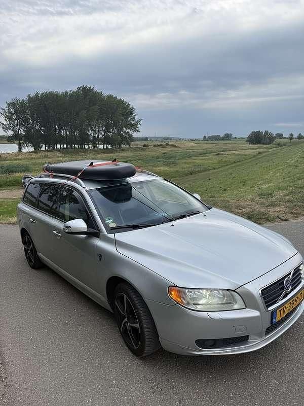Grijs Gebruikt 2008 Volvo V70 Momentum Stationwagen | € 5.500 (Eerlijke prijs) - Afbeelding 1/4