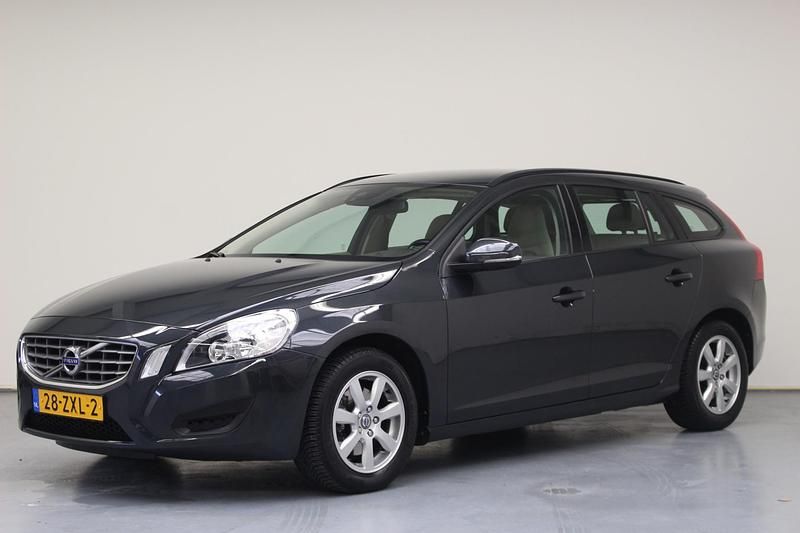 Grijs Gebruikt 2013 Volvo V60 Kinetic Stationwagen | € 12.500 (Eerlijke prijs) - Afbeelding 1/4