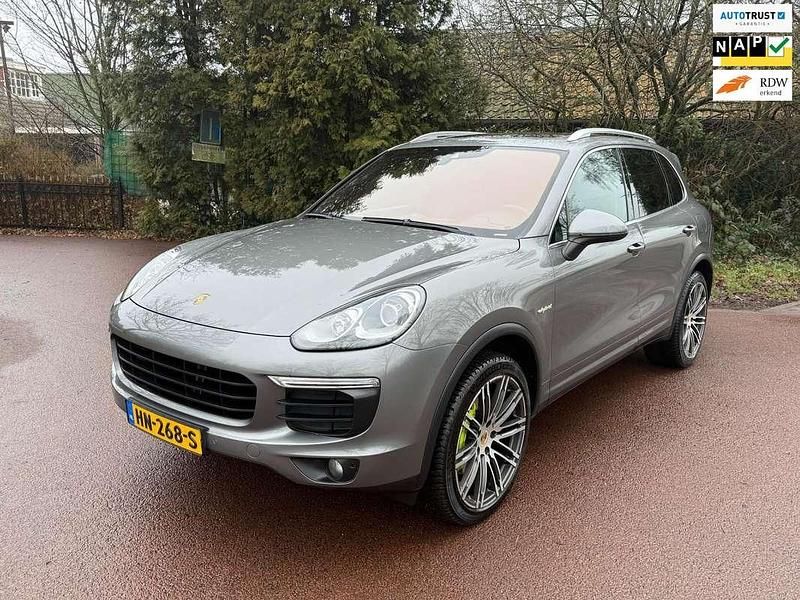Grijs Occasion 2015 Porsche Cayenne SUV | € 22.995 - Afbeelding 1/4