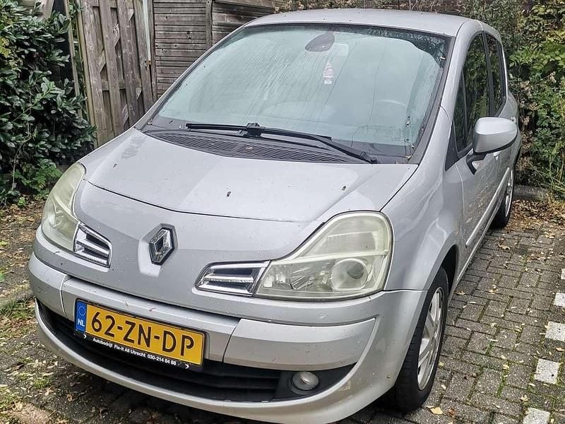 Zilver Gebruikt 2008 Renault Modus Dynamique MPV | € 2.500 (Goede deal) - Afbeelding 1/4
